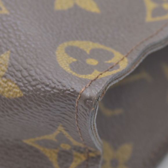 $1120 Louis Vuitton Monogram Toiletry 26 853 1985