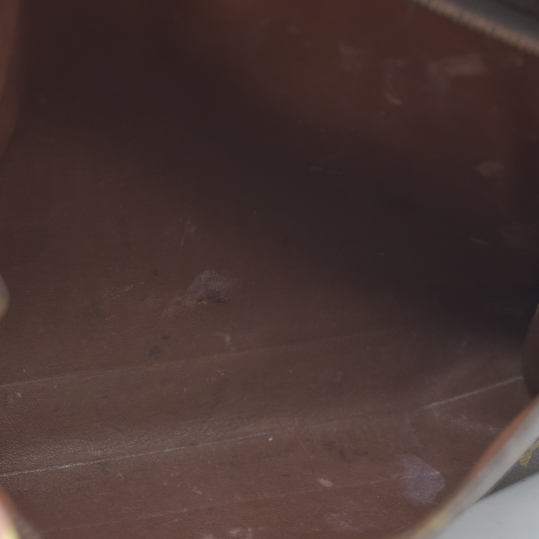 $1120 Louis Vuitton Monogram Toiletry 26 853 1985