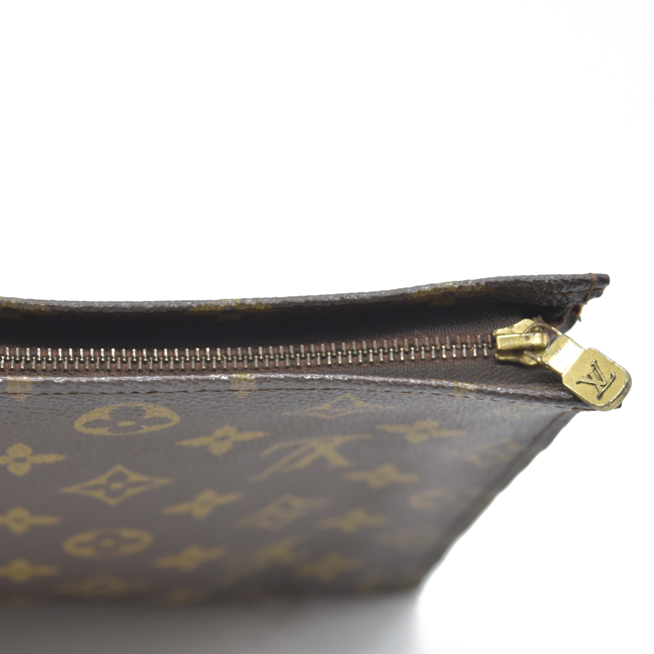 $1120 Louis Vuitton Monogram Toiletry 26 853 1985