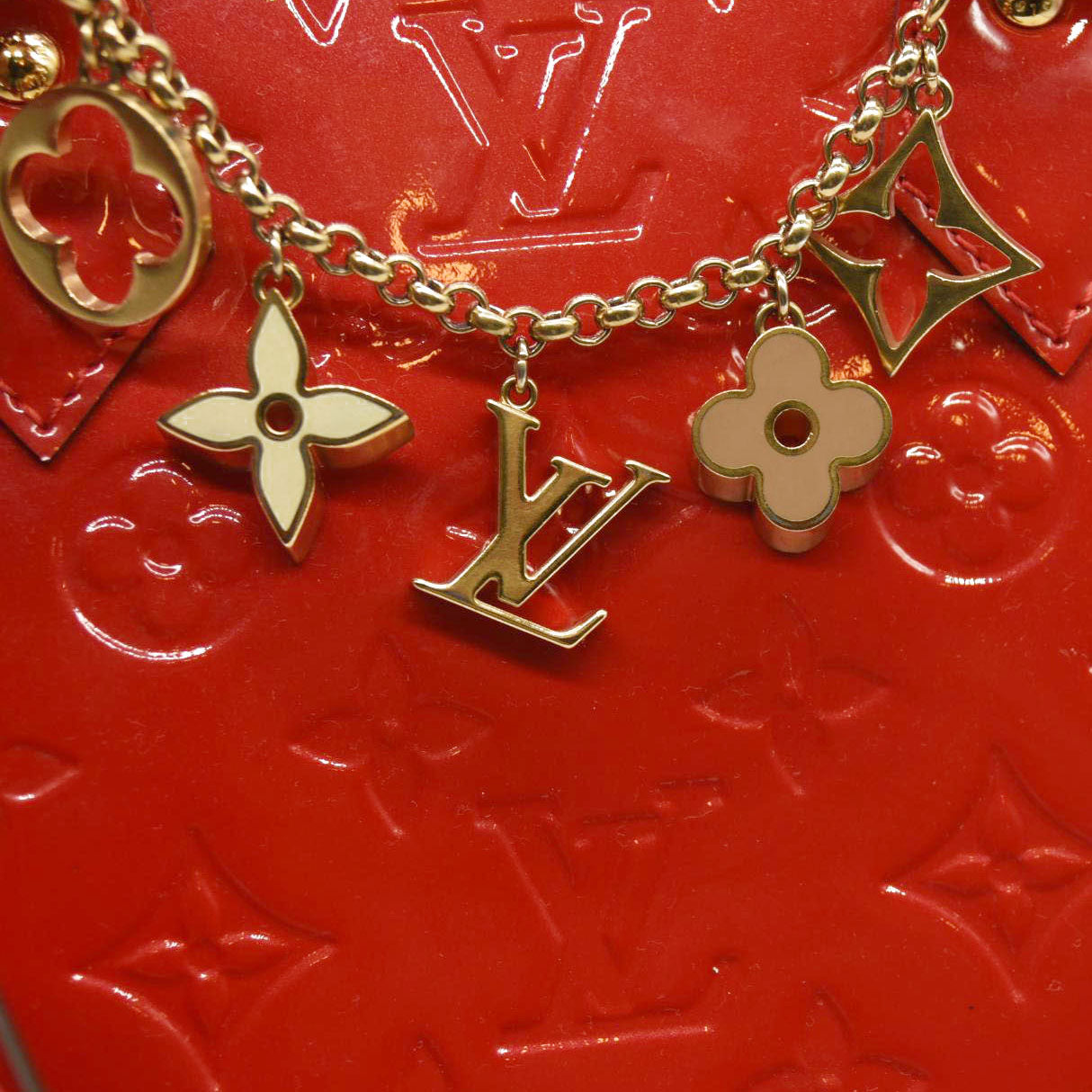 LOUIS VUITTON  Vernis Alma BB Pomme D'Amour