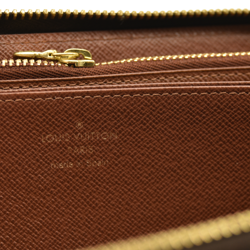 Louis Vuitton  Monogram Zippy Wallet CA0196