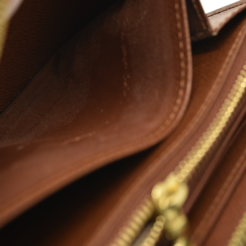 Louis Vuitton  Monogram Zippy Wallet CA0196