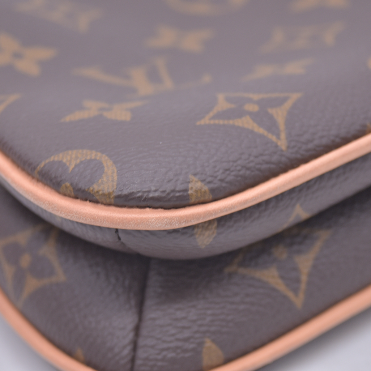 $1950 Louis Vuitton Monogram Pochette Liv 10021145 RFID NO CHAIN