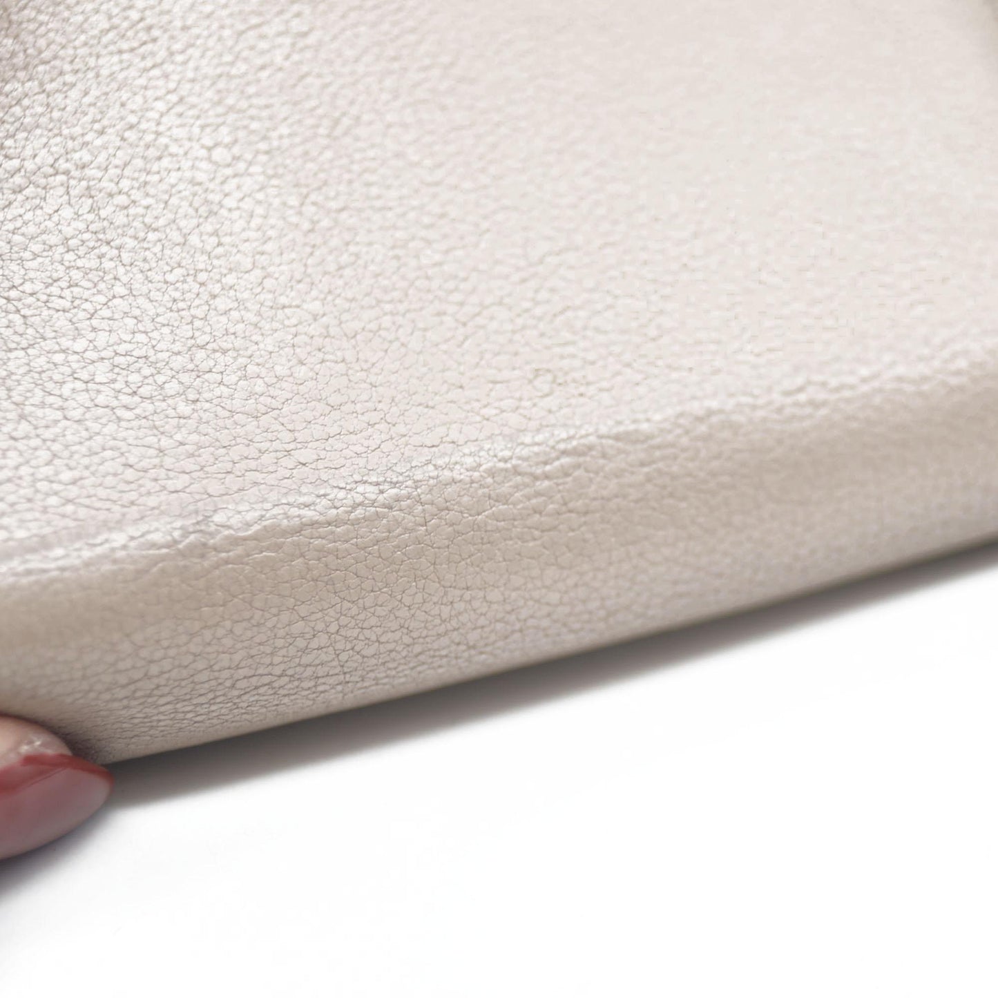 $1420 Louis Vuitton  Veau Cachemire Comete Wallet Galet MI5126