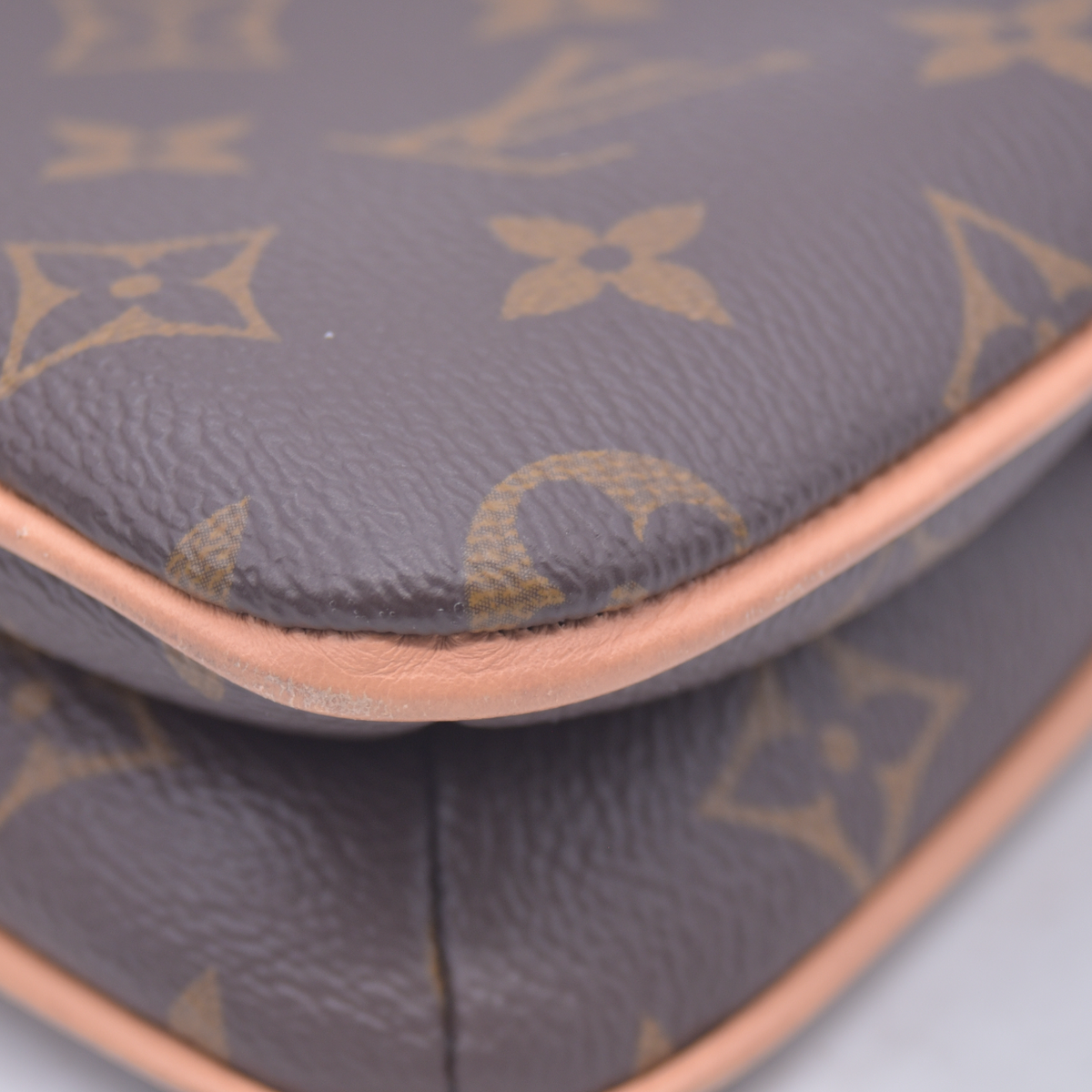 $1950 Louis Vuitton Monogram Pochette Liv 10021145 RFID NO CHAIN