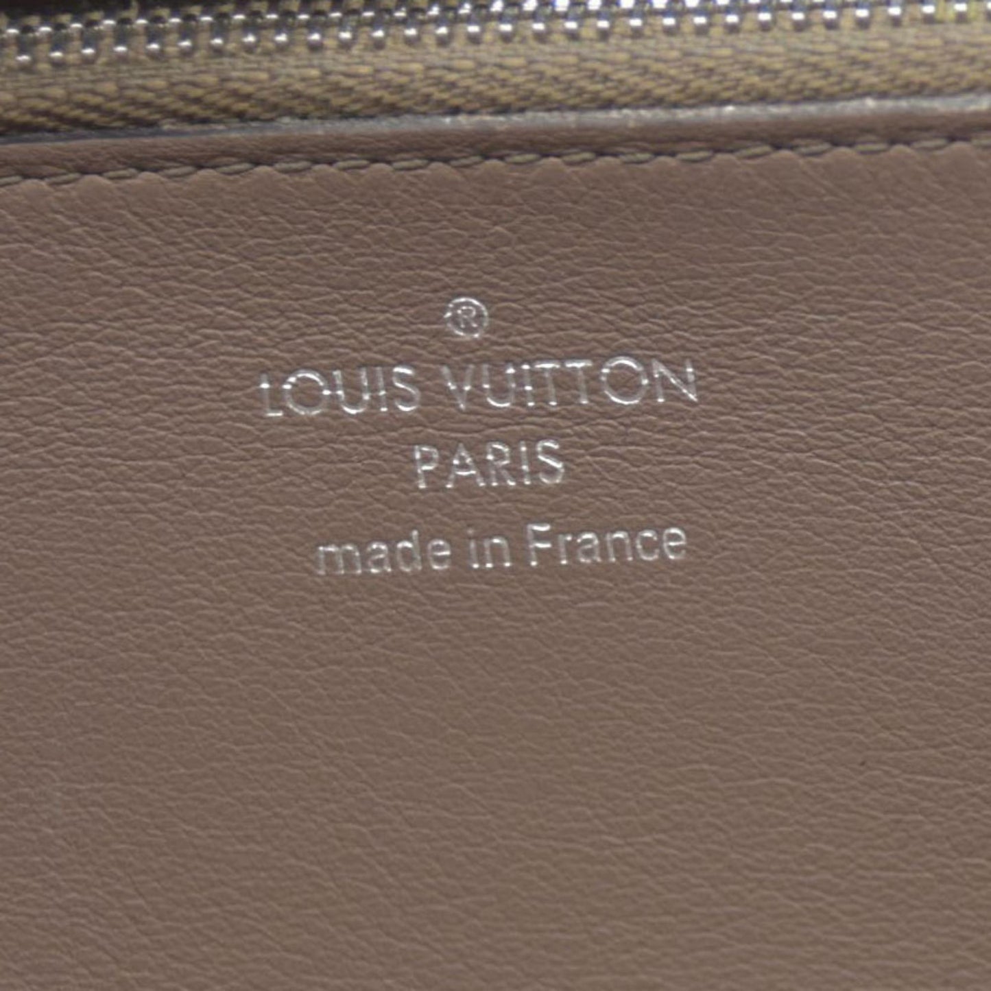 $1420 Louis Vuitton  Veau Cachemire Comete Wallet Galet MI5126