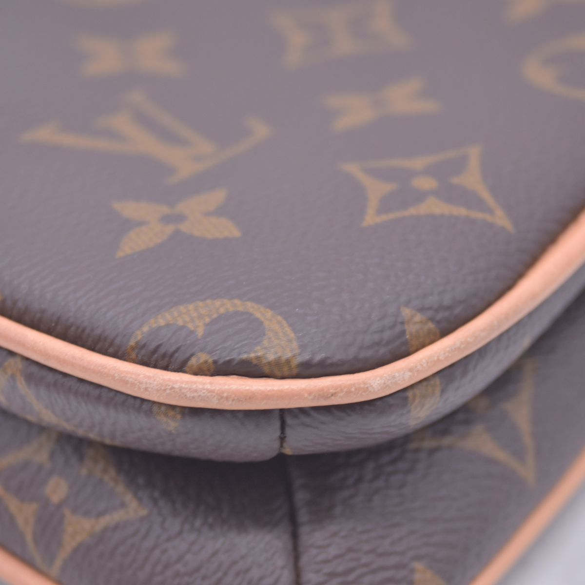 $1950 Louis Vuitton Monogram Pochette Liv 10021145 RFID NO CHAIN