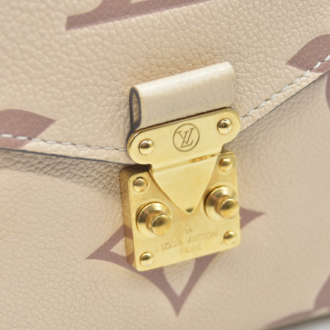 $3100 Louis Vuitton Empreinte Monogram Giant Pochette Metis Creme Bois De Rose RFID