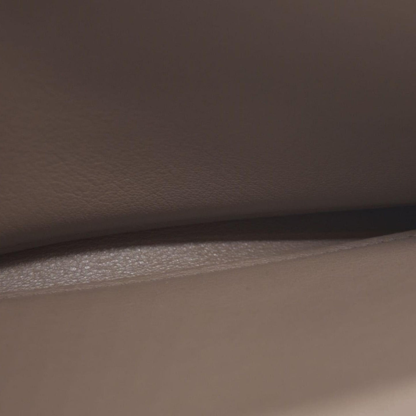 $1420 Louis Vuitton  Veau Cachemire Comete Wallet Galet MI5126