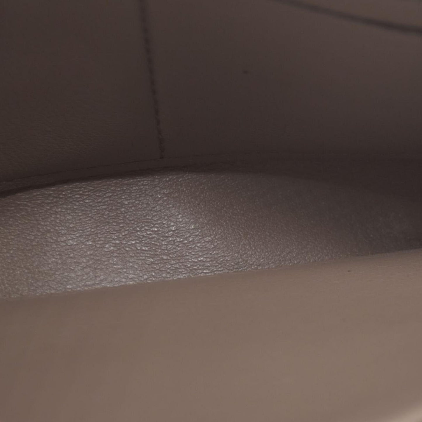 $1420 Louis Vuitton  Veau Cachemire Comete Wallet Galet MI5126