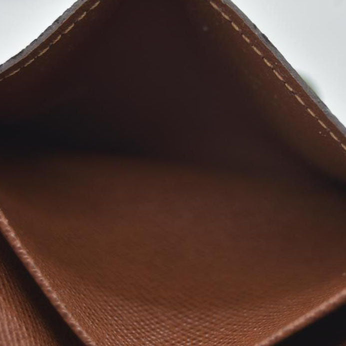 $675 Louis Vuitton Card Holder AS1010 CONSIGNMENT