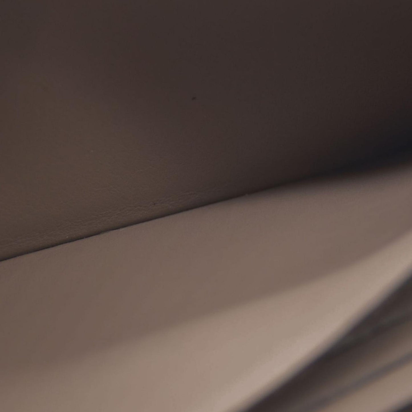 $1420 Louis Vuitton  Veau Cachemire Comete Wallet Galet MI5126