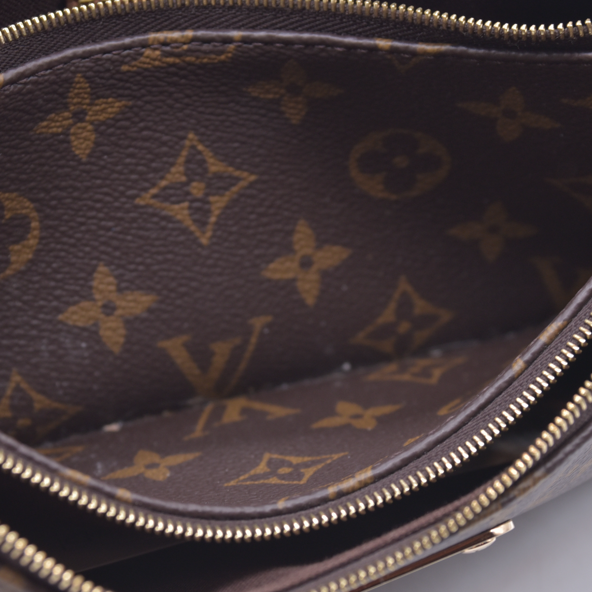 $1950 Louis Vuitton Monogram Pochette Liv 10021145 RFID NO CHAIN