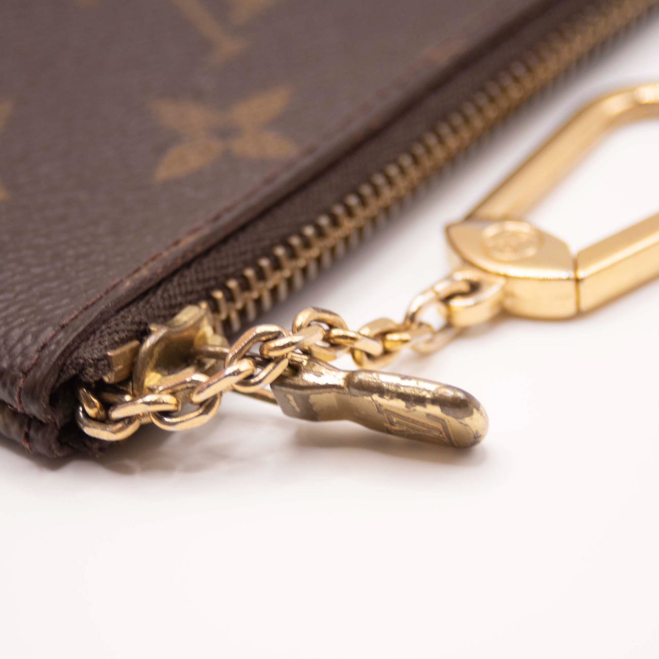 $355 2000 Louis Vuitton Monogram Key Pouch CA0040