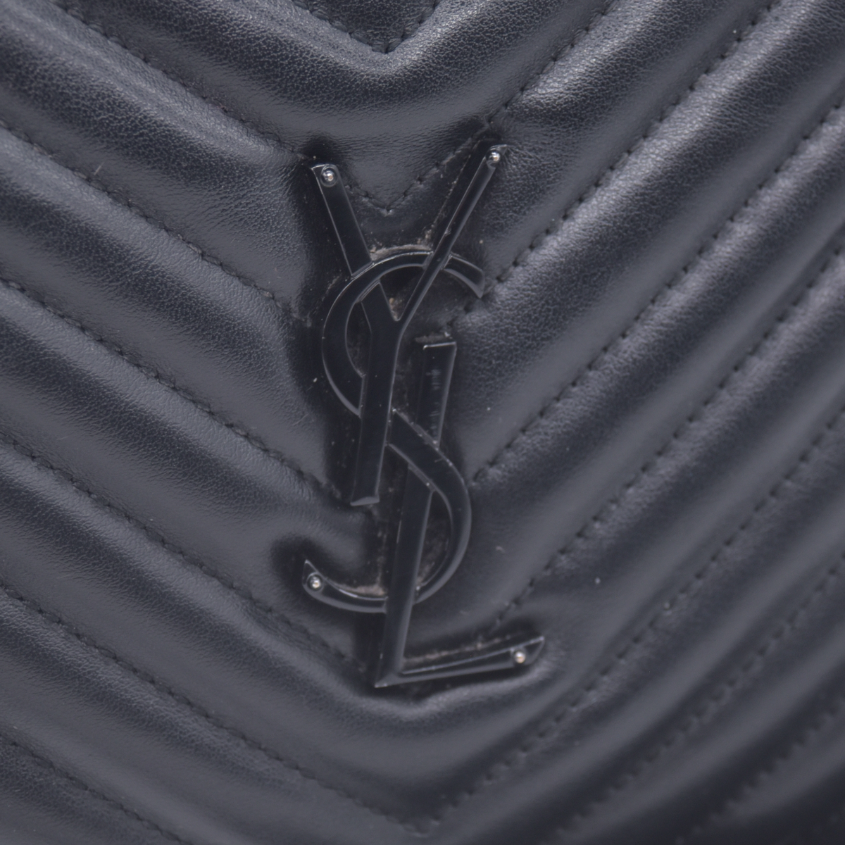 $1950 Saint Laurent Calfskin Matelasse Monogram Monochrome Lou Camera Bag Black 10021142