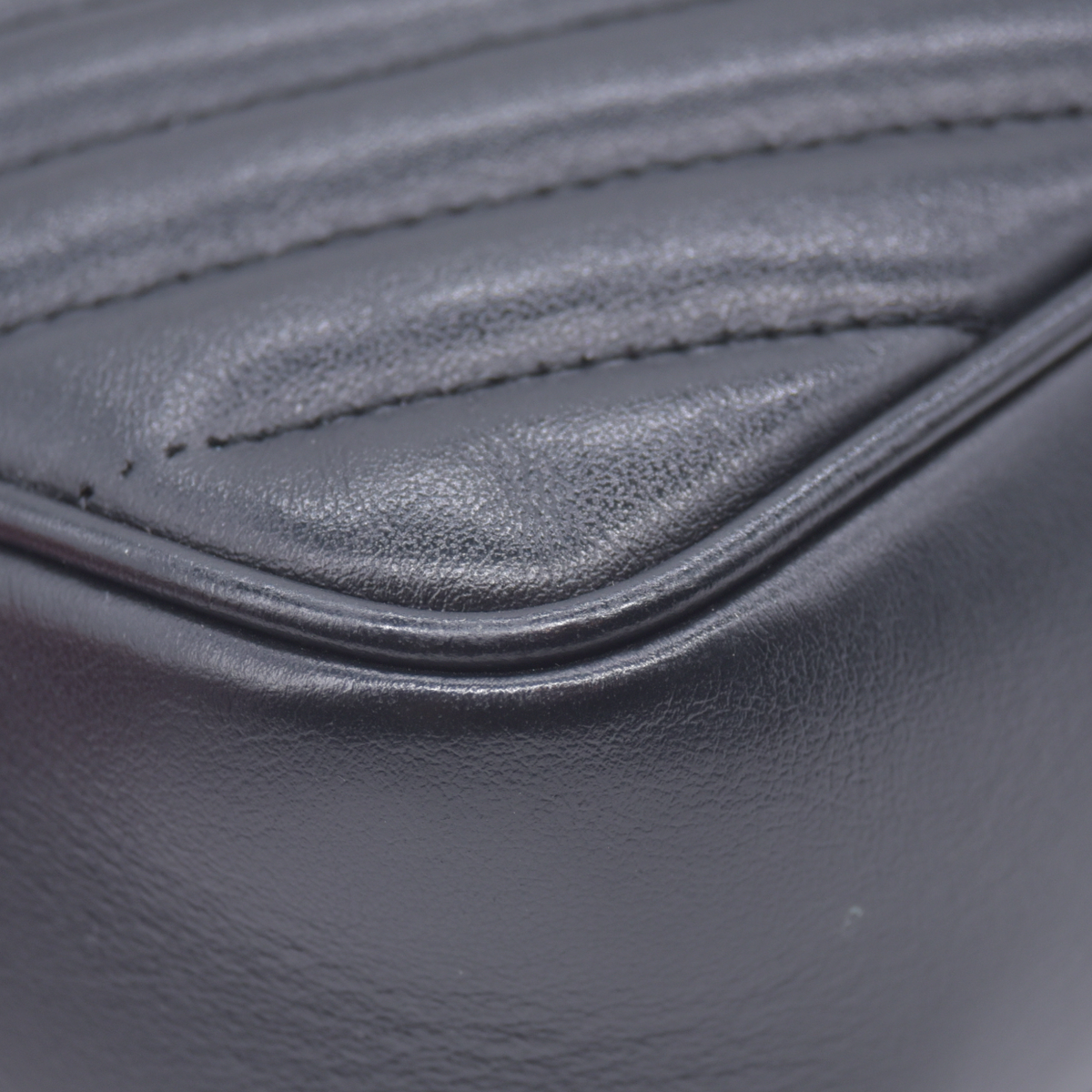 $1950 Saint Laurent Calfskin Matelasse Monogram Monochrome Lou Camera Bag Black 10021142