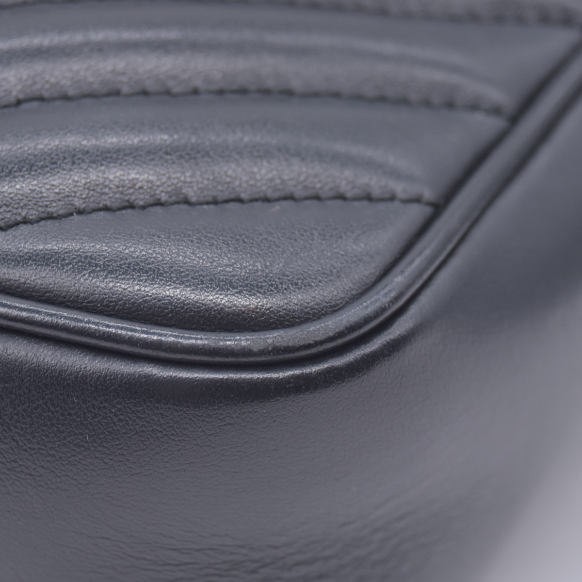 $1950 Saint Laurent Calfskin Matelasse Monogram Monochrome Lou Camera Bag Black 10021142