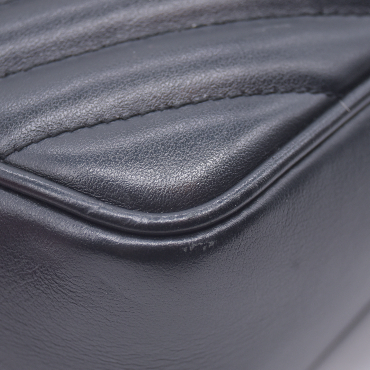 $1950 Saint Laurent Calfskin Matelasse Monogram Monochrome Lou Camera Bag Black 10021142