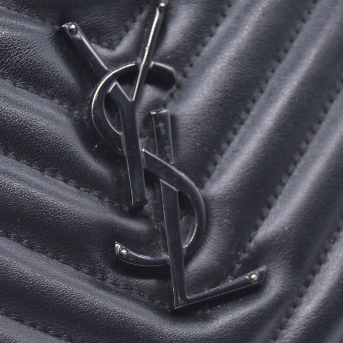 $1950 Saint Laurent Calfskin Matelasse Monogram Monochrome Lou Camera Bag Black 10021142