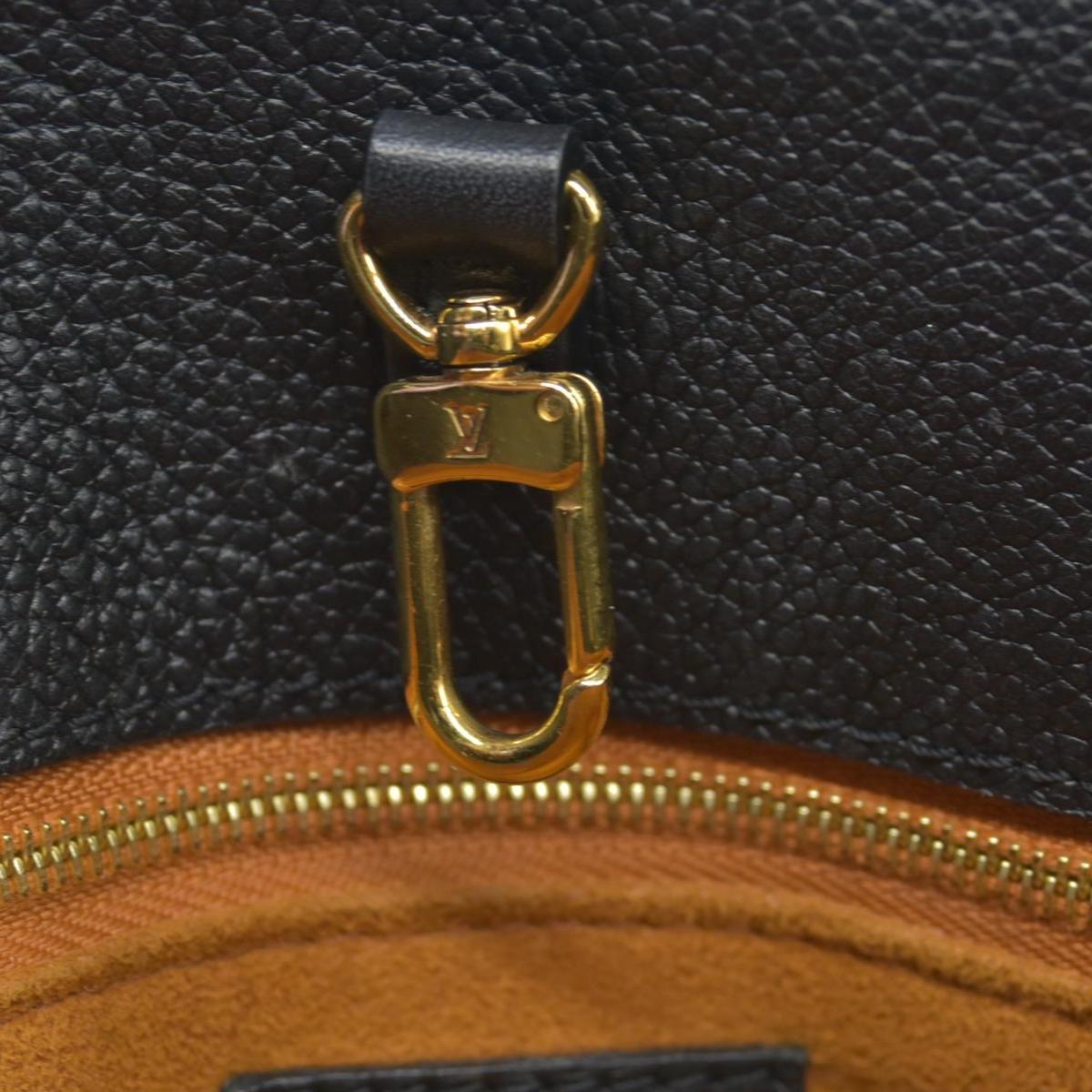 $3500 Louis Vuitton  Monogram Giant OnTheGo MM
