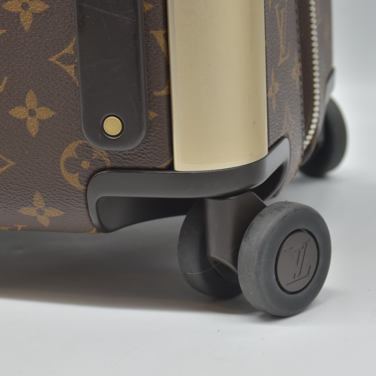 $3700 Louis Vuitton Monogram Horizon 55 Coquelicot