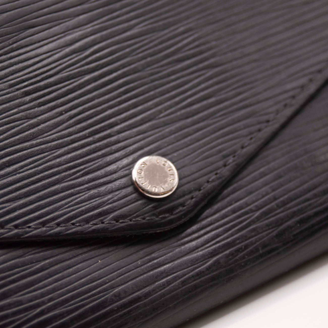 $865 2017 Louis Vuitton Epi Portefeiulle Sarah Long Bifold Wallet Black CA2127