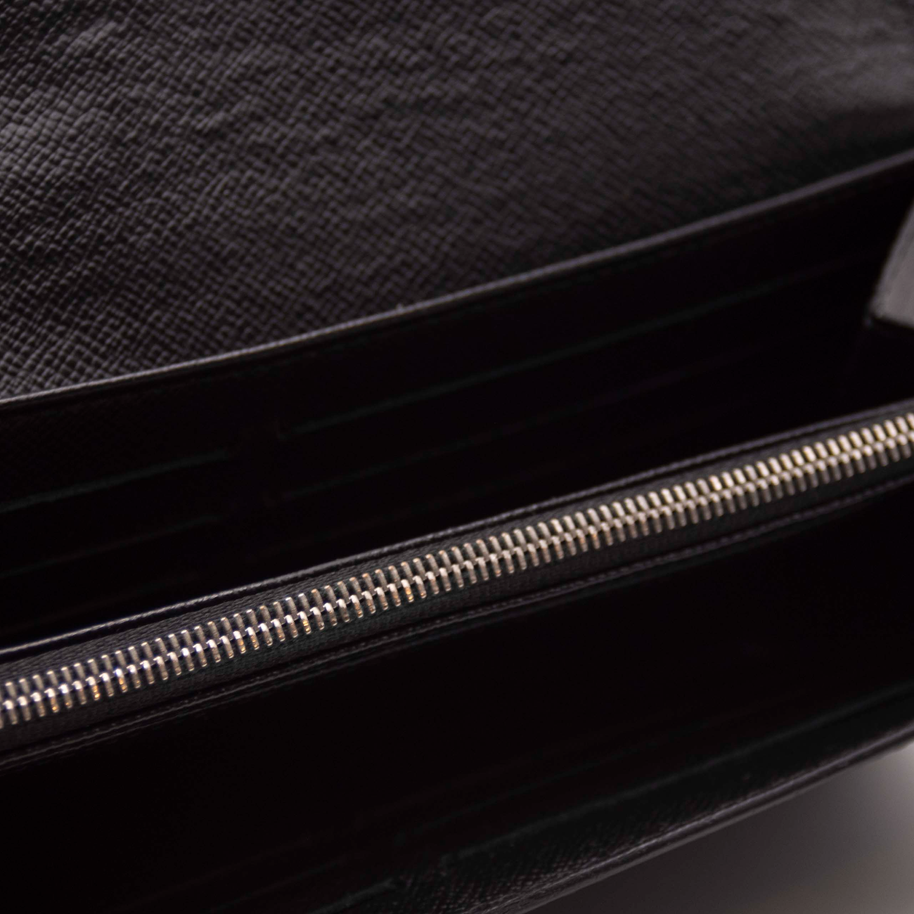 $865 2017 Louis Vuitton Epi Portefeiulle Sarah Long Bifold Wallet Black CA2127