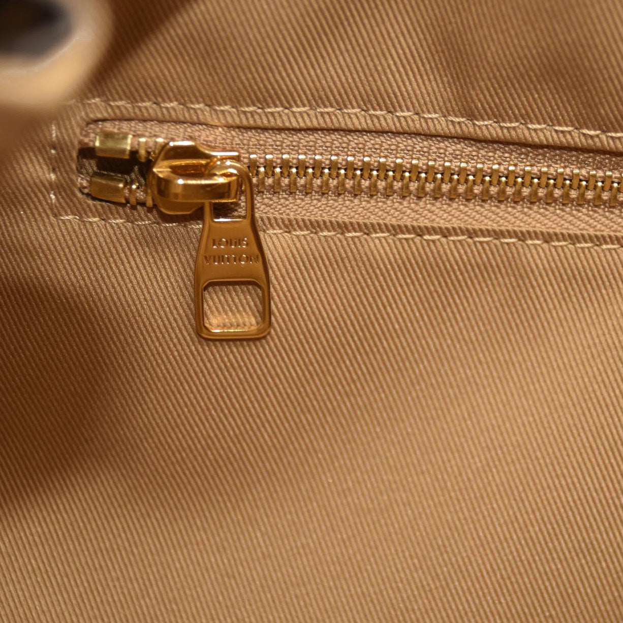 LOUIS VUITTON Monogram Graceful PM