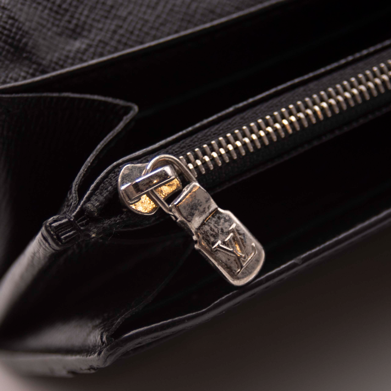 $865 2017 Louis Vuitton Epi Portefeiulle Sarah Long Bifold Wallet Black CA2127