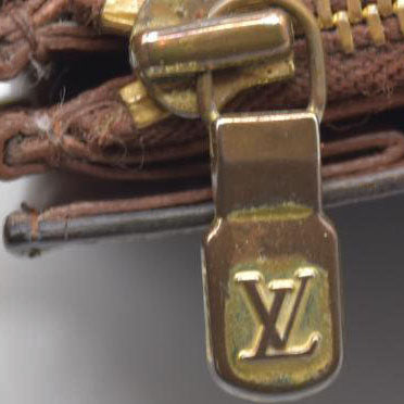 $725 Louis Vuitton Monogram Sarah Wallet 882AN CONSIGNMENT