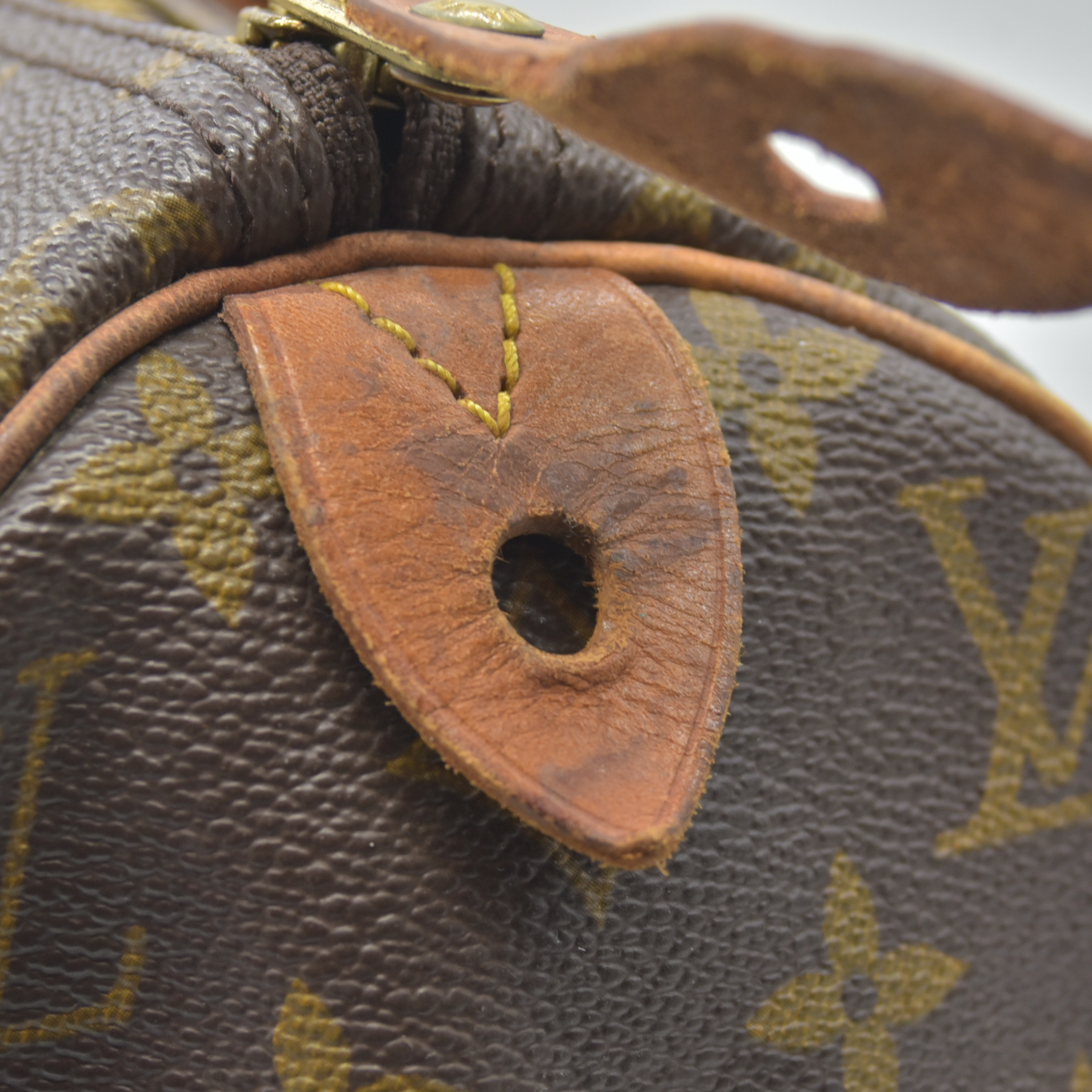 $1550 1991 Louis Vuitton Monogram Speedy 30 VI0931