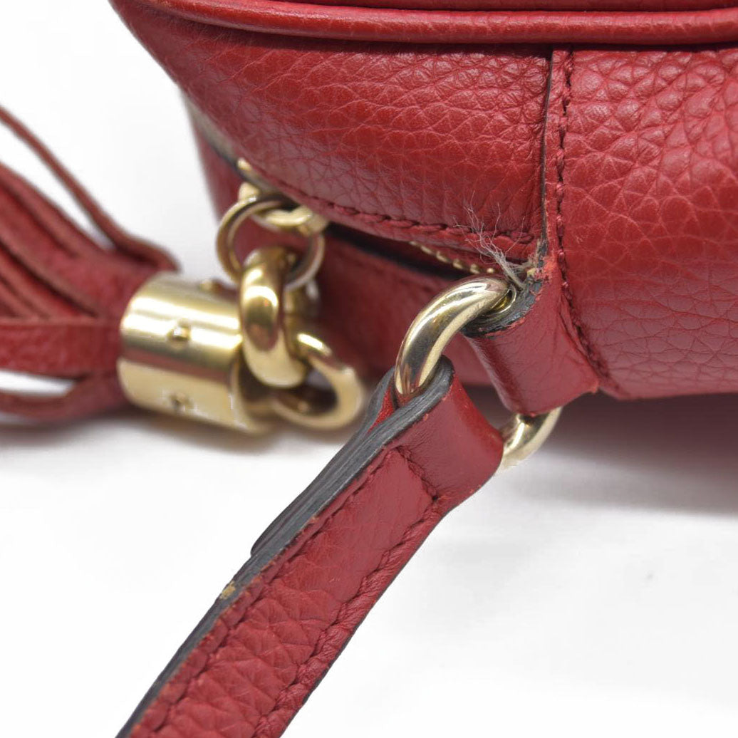 $1490 Gucci Small Soho Disco Bag Red Crossbody