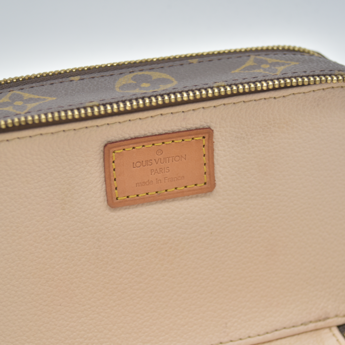$750 2002 LOUIS VUITTON Monogram Trousse Blush PM VI0092