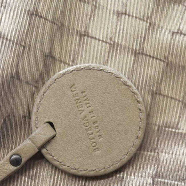 $890 Bottega Veneta Intreccio Illusion tote Bag Beige