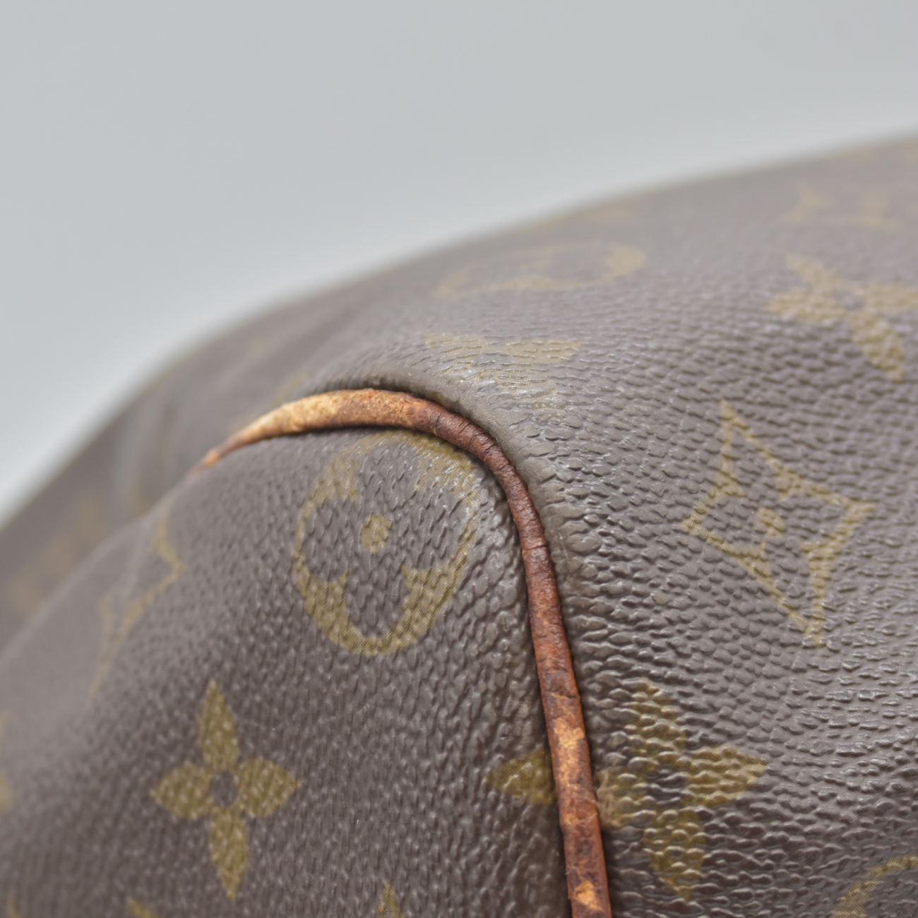$1700 1982 Louis Vuitton Monogram Speedy 35 823