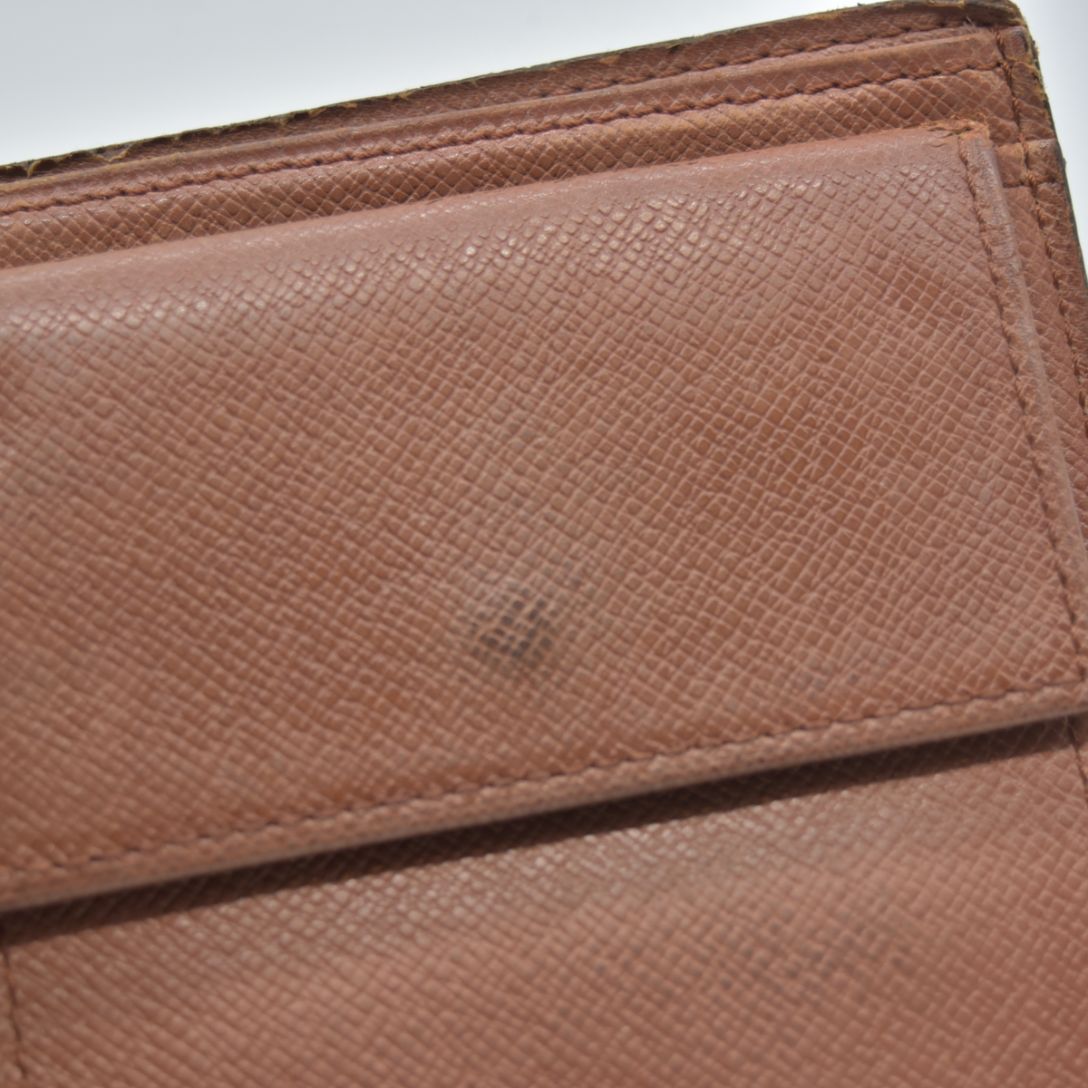 $615 1992 Louis Vuitton Monogram Marco Wallet CA0932