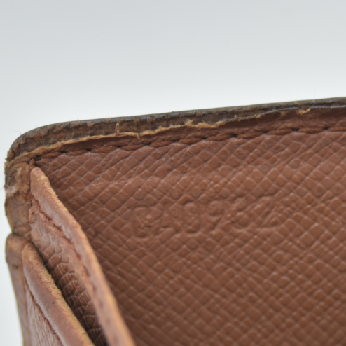 $615 1992 Louis Vuitton Monogram Marco Wallet CA0932