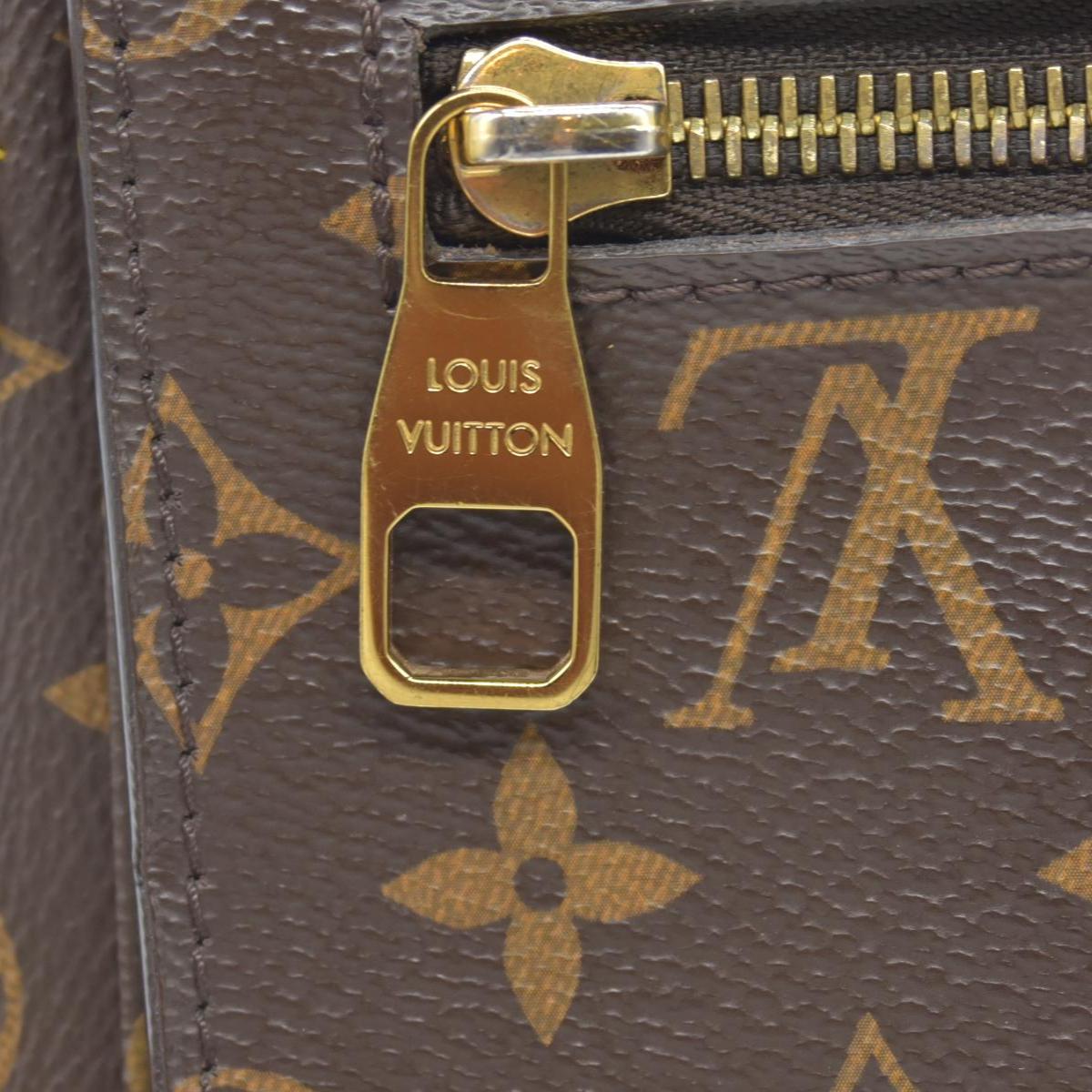 $2750 Louis Vuitton  Monogram Pochette Metis PL1138