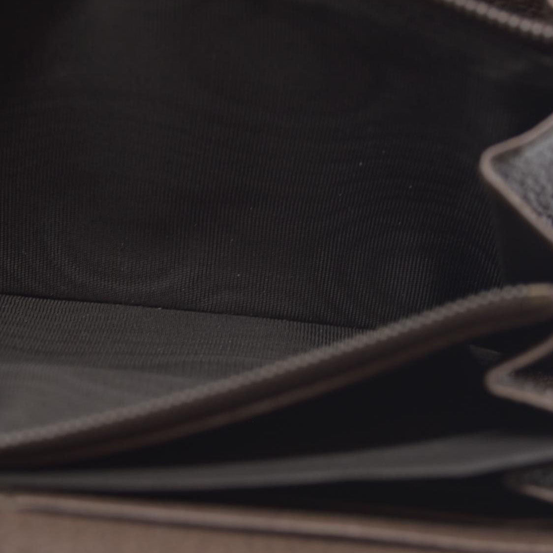 $850 CONSIGNMENT Gucci  Monogram Jumbo GG Textured Dollar Calfskin Diana Zip Around Continental Wallet Camel Ebony New Acero