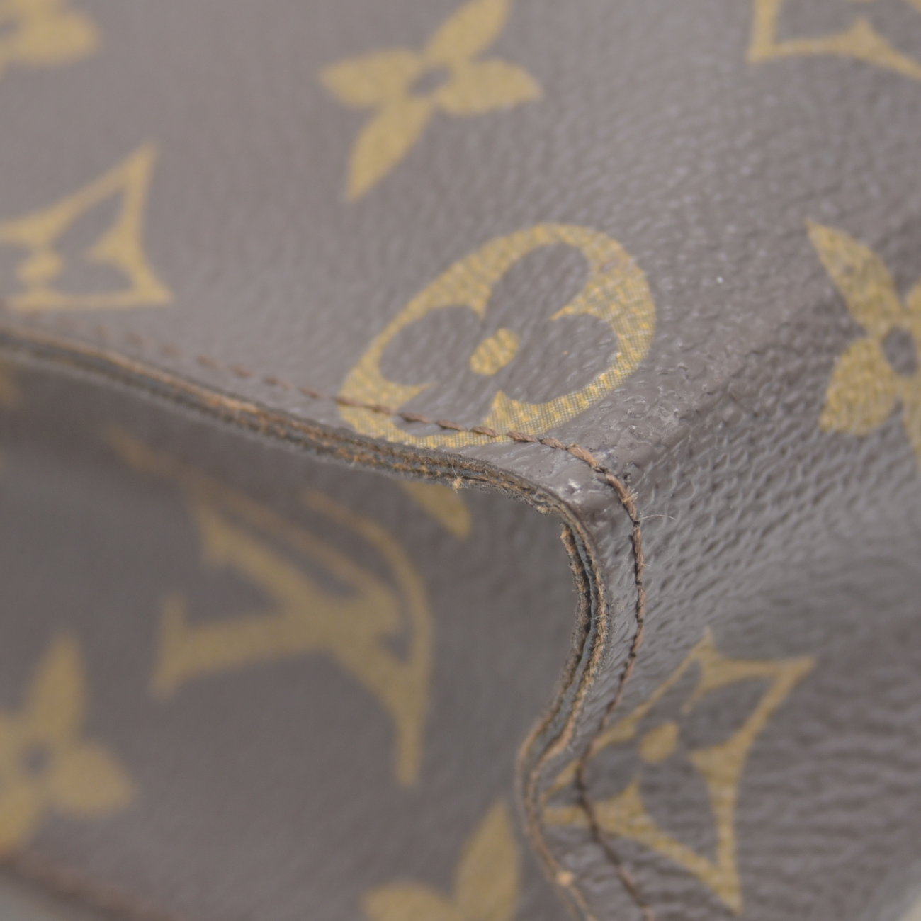 $1120 1986 March Louis Vuitton Monogram Toiletry 26 863AN