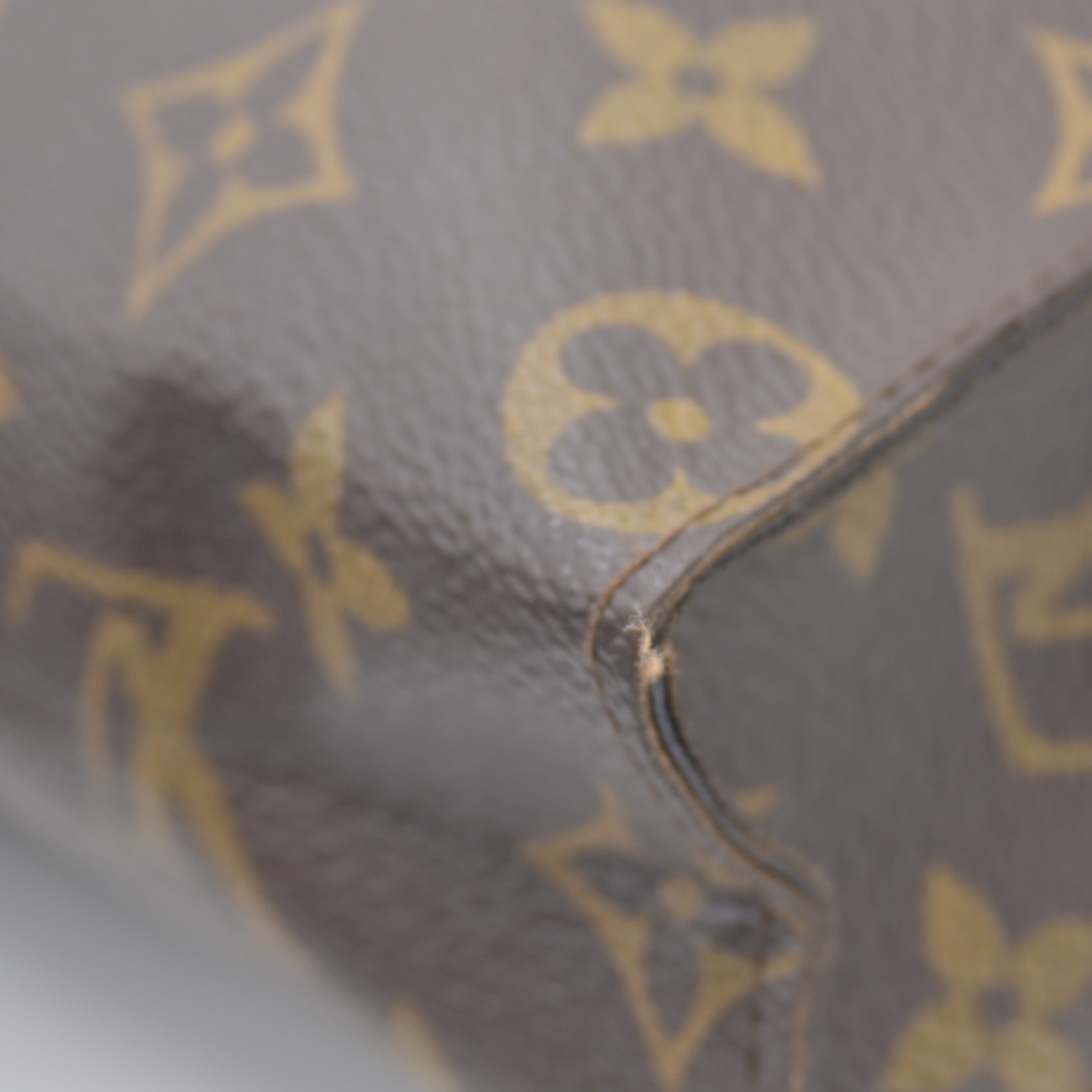 $1120 1986 March Louis Vuitton Monogram Toiletry 26 863AN