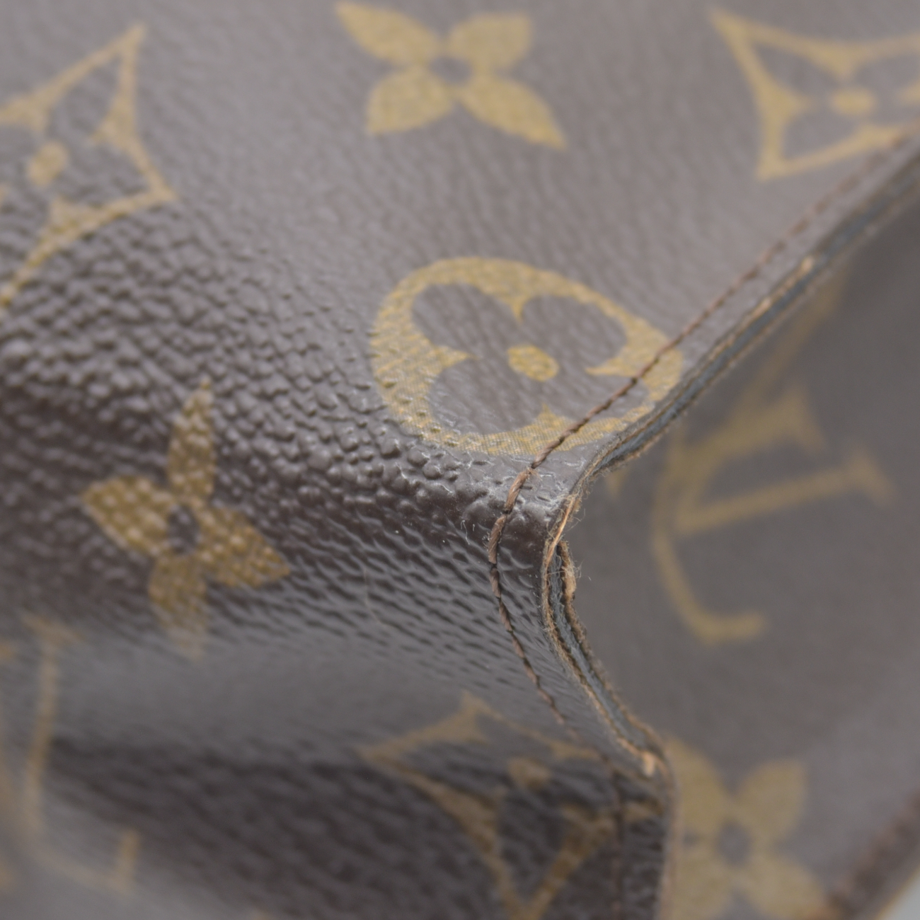 $1120 1986 March Louis Vuitton Monogram Toiletry 26 863AN