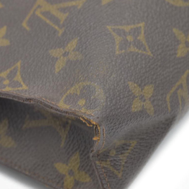 $740 LOUIS VUITTON Monogram Toiletry 26