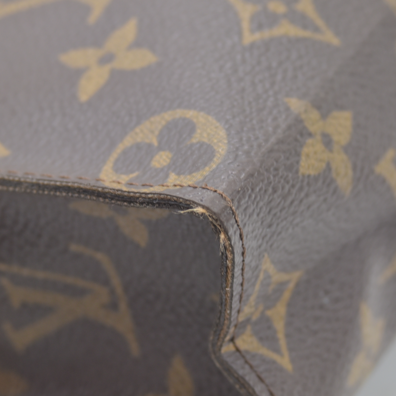 $1120 1986 March Louis Vuitton Monogram Toiletry 26 863AN