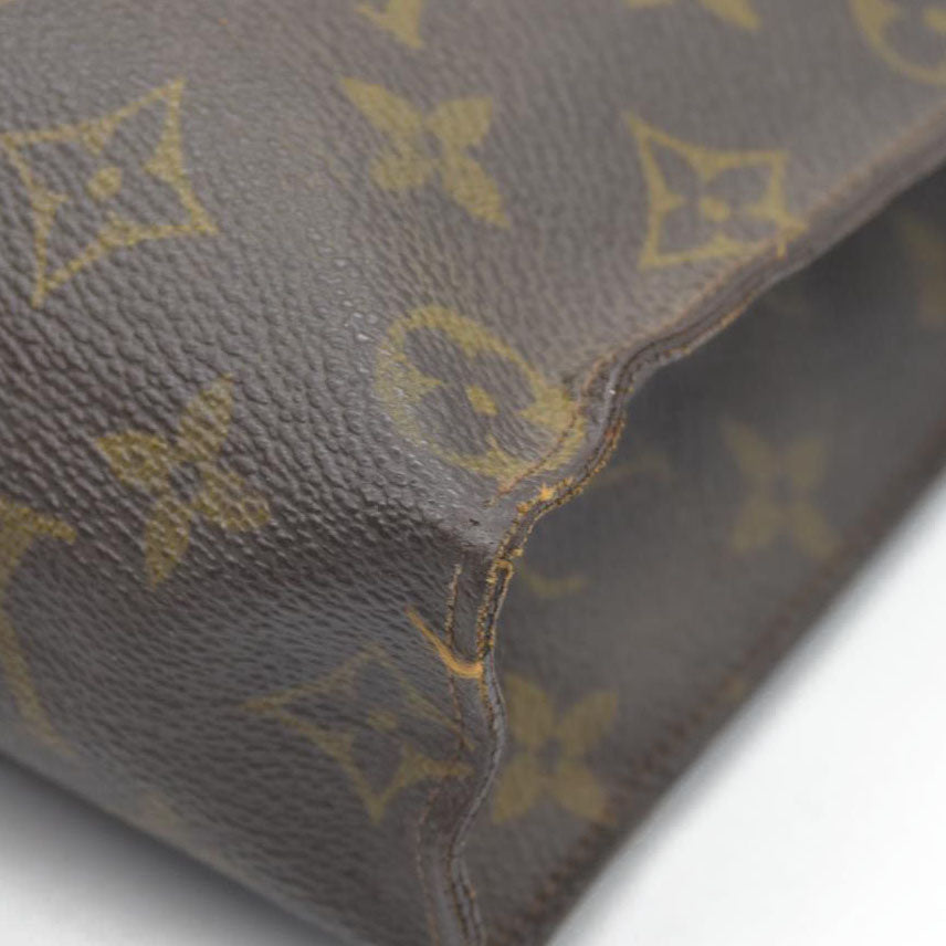 $740 LOUIS VUITTON Monogram Toiletry 26