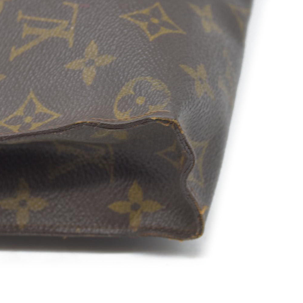 $740 LOUIS VUITTON Monogram Toiletry 26