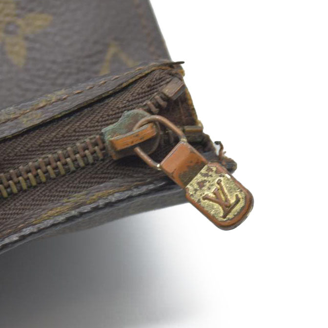 $740 LOUIS VUITTON Monogram Toiletry 26