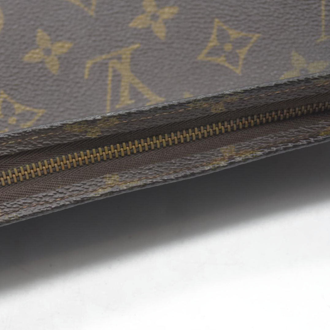$740 LOUIS VUITTON Monogram Toiletry 26