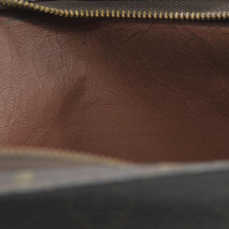 $740 LOUIS VUITTON Monogram Toiletry 26