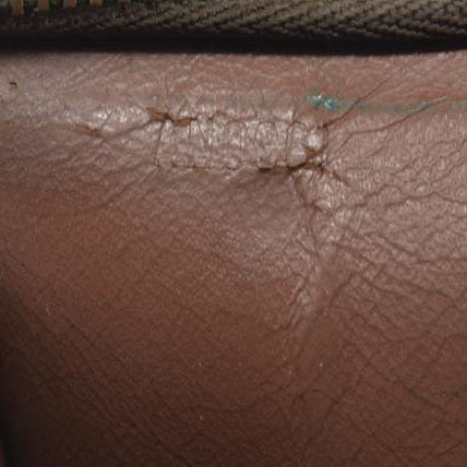 $740 LOUIS VUITTON Monogram Toiletry 26